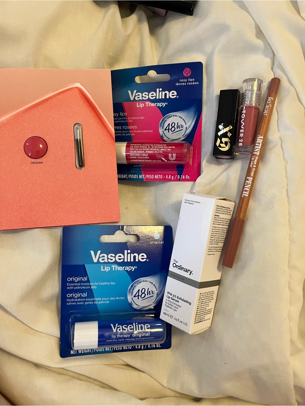 Lip stick, Lip Gloss & Lip Liner bundle